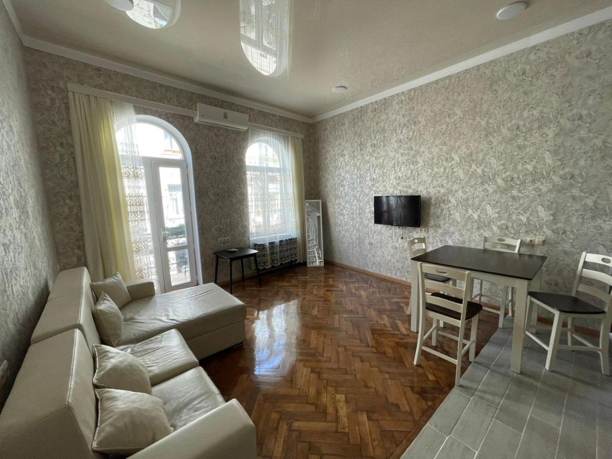 Центр Города Батуми Apartment Rustaveli 13 Dış mekan fotoğraf