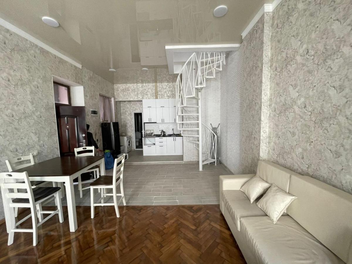Центр Города Батуми Apartment Rustaveli 13 Dış mekan fotoğraf