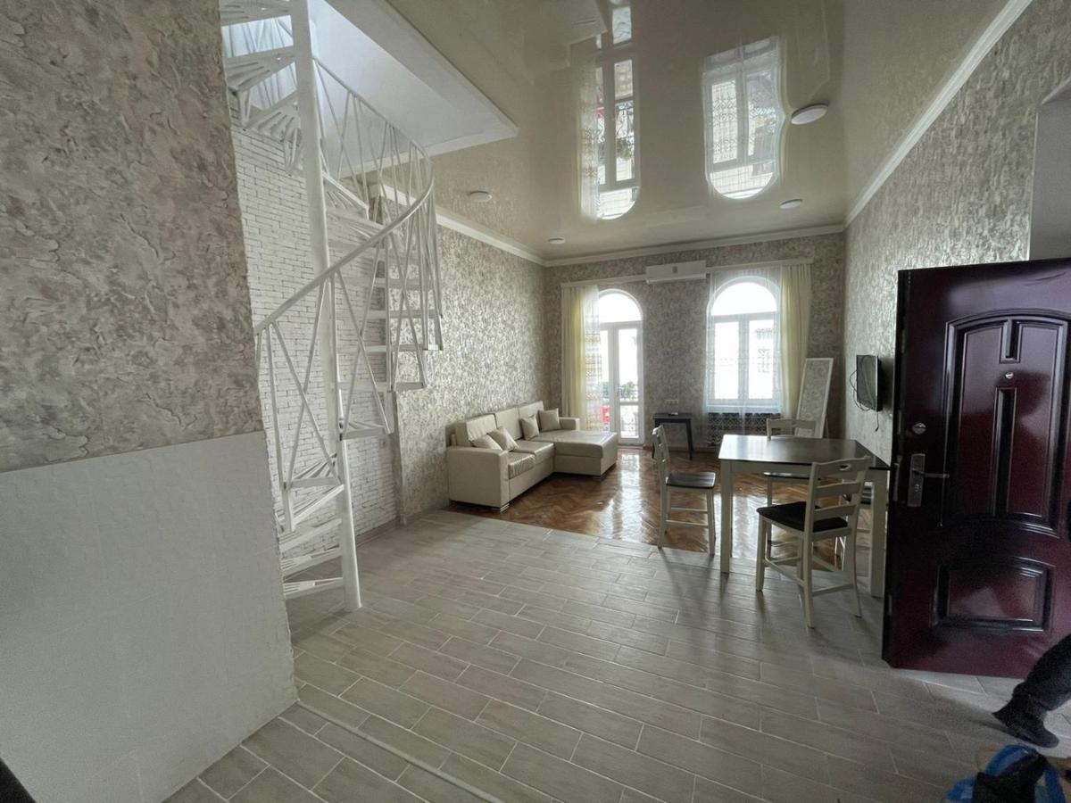 Центр Города Батуми Apartment Rustaveli 13 Dış mekan fotoğraf