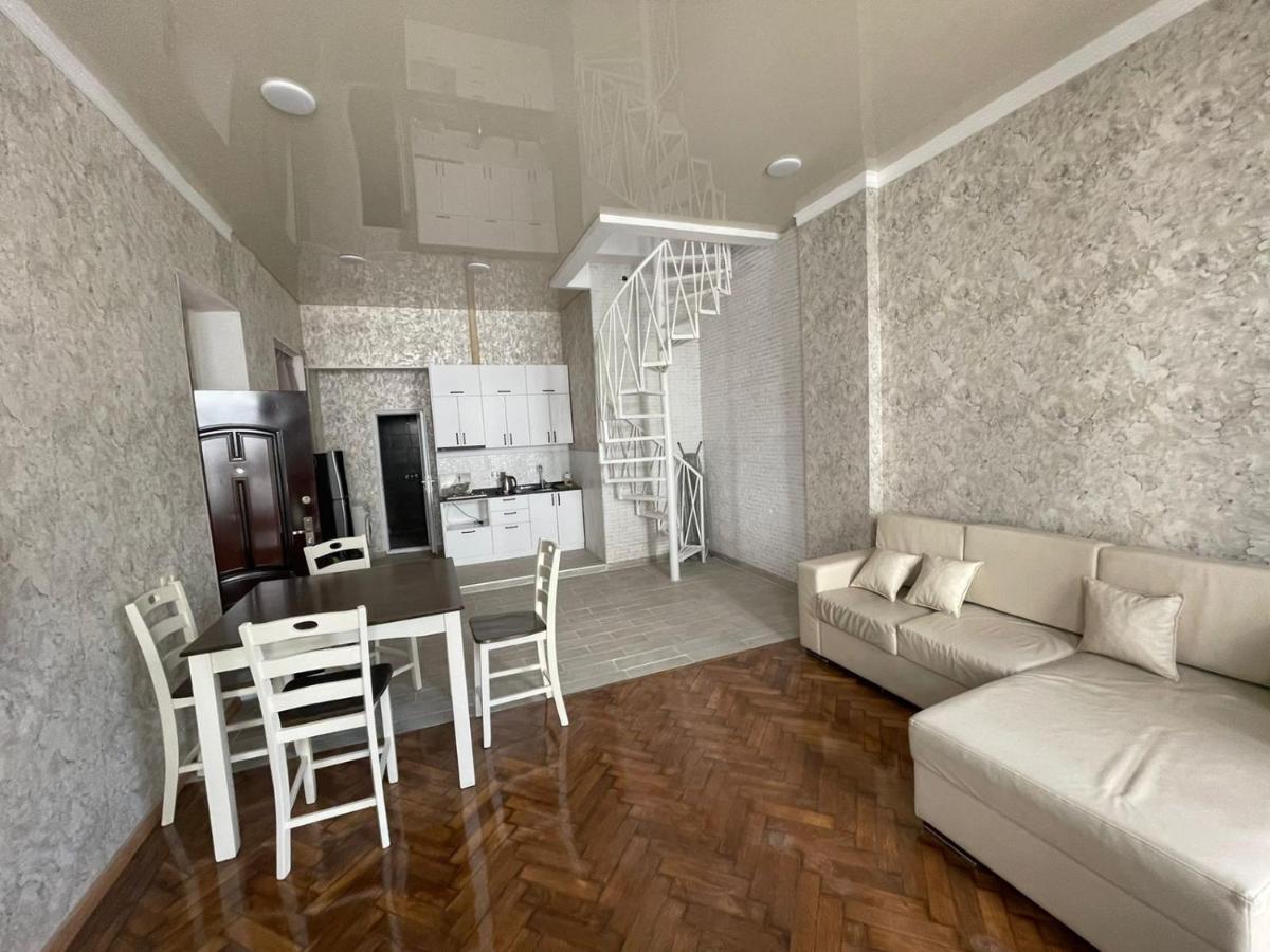 Центр Города Батуми Apartment Rustaveli 13 Dış mekan fotoğraf